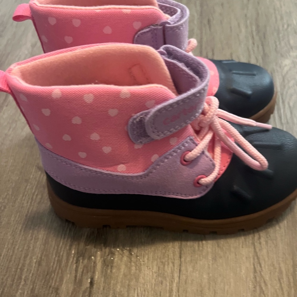 Girls size 10 carter snow boots never worn